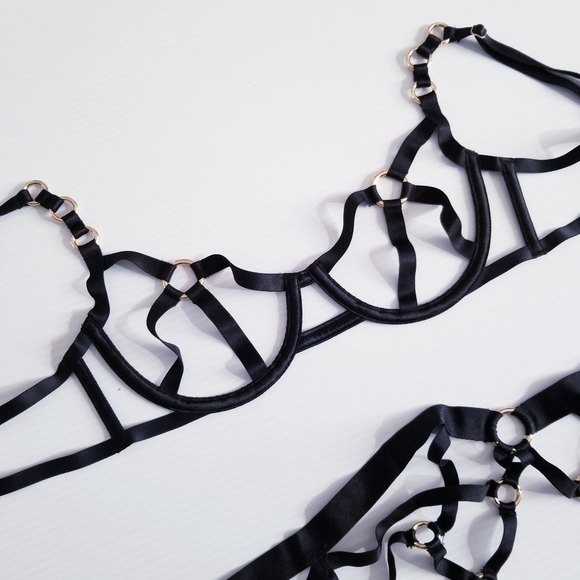 VICTORIA'S SECRET Black Strappy Harness Super Sexy Bra & Garther Belt 2 Pc Set - Picture 9 of 11